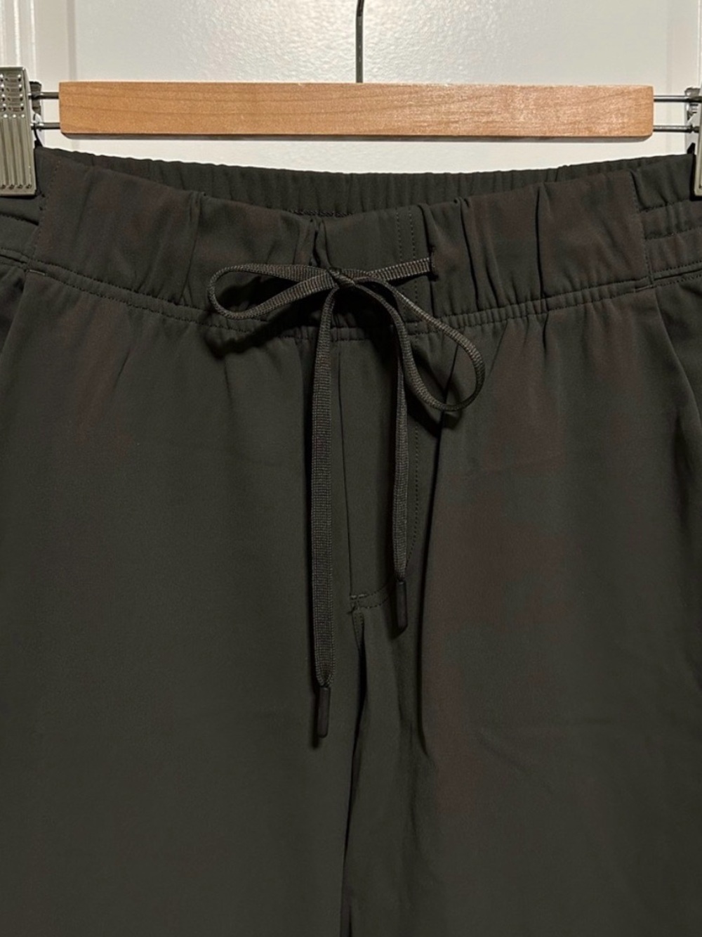 Aritzia The Constant Olive Drawstring Cropped Pants